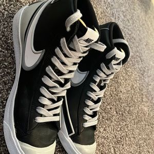 Nike Blazer Mid Mens size 9.5 Brand New Condition